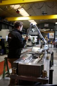 brazo escaneo luz azul